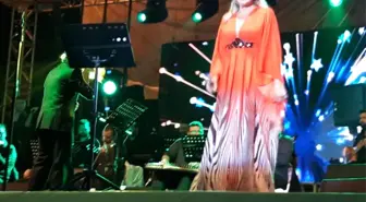 Muazzez Ersoy'dan Erdek'te Müthiş Konser