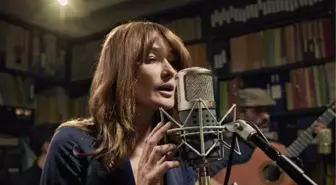 Carla Bruni İstanbul'a Geliyor