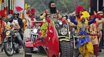 Hintli Guru Tecavüzden Hapse Mahkum Oldu, Hindistan Karıştı: 12 Ölü, 70'den Fazla Yaralı