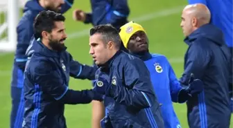 Fenerbahçe'de İki Oyuncudan Kötü Haber