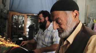 Bu Sefer Tersi Oldu, Baba Oğlundan Meslek Öğrendi