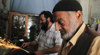 Bu Sefer Tersi Oldu, Baba Oğlundan Meslek Öğrendi