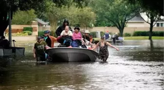 Harvey'nin Vurduğu Houston'da Sokağa Çıkma Yasağı