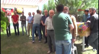 Sakarya Eşiyle Motosiklet Kazasında Ölen Genç Kadın Toprağa Verildi