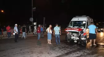 Ambulans Otomobillere Çarptı: 6 Yaralı