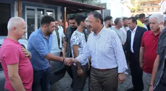 Bakan Özhaseki İzmir'de Vatandaşlarla Bayramlaştı