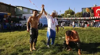 Kula Er Meydanı'nın Başpehlivanı Serhat Gökmen Oldu