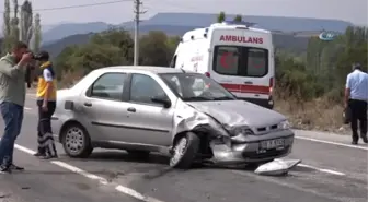 Kütahya Domaniç'te Trafik Kazası: 2 Yaralı