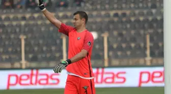 Akhisar, Lukac ve Caner ile Sözleşme Yeniledi