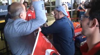 Bursa Manş Denizi'ni Yüzenlere Havalimanında Mehterli Karşılama