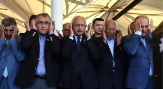 Kılıçdaroğlu, Başdanışmanı Yıldırım'ın Ağabeyinin Cenaze Törenine Katıldı