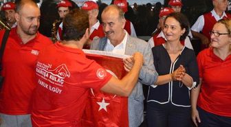 Manş Denizi'ni Yüzenlere Havalimanında Mehterli Karşılama