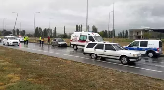 Kontrolden Çıkan Otomobil Aydınlatma Direğine Çarptı: 4 Yaralı