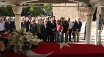 Türkiye'nin İlk Kadın Bakanı Akyol, Son Yolculuğuna Uğurlandı