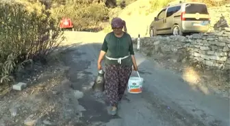 55 Yaşındaki Feriştah Hilin Yanan Evini Terk Etmiyor