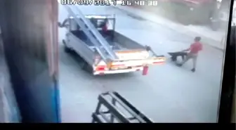 8 Yaşındaki Suriyeli Çocuğu Öldürüp El Arabası ile Götürüp Çöpe Atmış