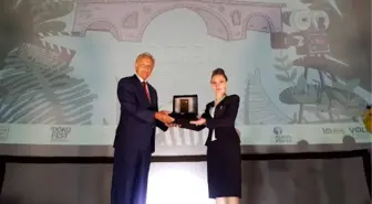 Ediz Hun'a Kosova'da 'Yaşam Boyu Başarı Ödülü' Verildi