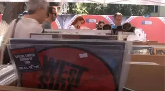 Kadıköy'de Plaklar Dönmeye Başladı