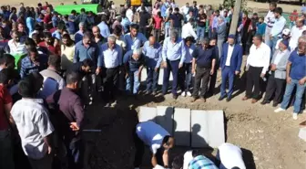 Kazada Ölen Anne, 2 Oğulu ve Kardeşi Toprağa Verildi