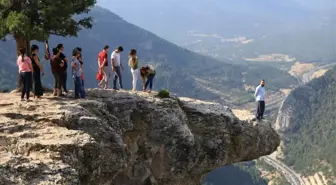 O Poz İçin Fotoğraf Kuyruğu