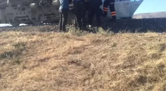 Otomobil Trenin Altında Kaldı: 1 Ölü 3 Yaralı