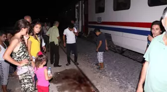 Ağabeyinin Nişanına Giderken Tren Çarptı