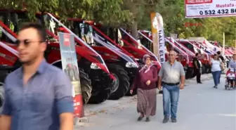 Denizli Çocuklar, Çekirdeği En Hızlı Yiyebilmek İçin Kıyasıya Yarıştı