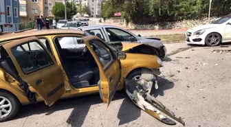 Karabük'te Zincirleme Trafik Kazası: 2 Yaralı