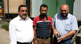 Parkta Bulduğu Para Dolu Cüzdanı Sahibine Teslim Etti