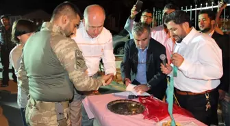 Şehit Babası Diğer Asker Oğlunu Kına Yakarak Görev Yerine Uğurladı