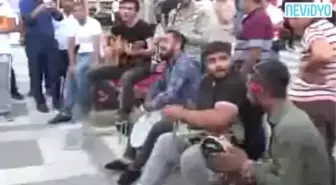 Sokakta Metrobüste Şamata Şov