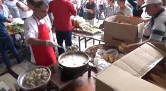 İskenderun'da Balık-Ekmek İzdihamı