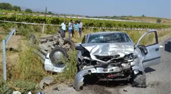 Otomobiller Kavşakta Çarpıştı: 2 Ölü, 7 Yaralı