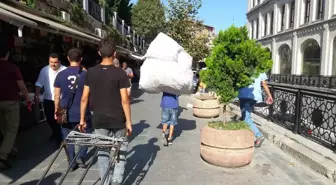 Yaşıtları Okula Giderken Sokaklarda Çalışan Küçük İşçiler Yürek Burktu