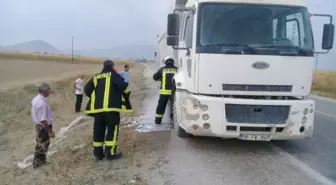 Balatadan Çıkan Dumanı Fark Eden Sürücü Kamyonu Yanmaktan Kurtardı