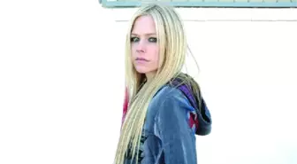 İnternette En Tehlikeli Ünlü Avril Lavigne