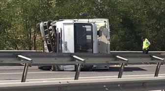 Tır ile Çarpışan Kamyon Yan Yattı