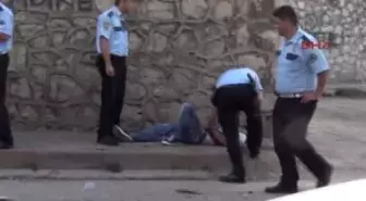 Bursa Çılgın Aşık Sevdiği Kız Arkadaşının Gözü Önünde Harakiri Yaptı