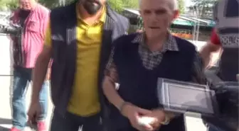 Karısını Bıçaklayarak Öldüren Yaşlı Adam Tutuklandı
