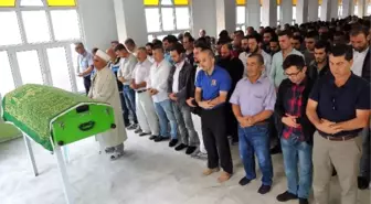 Bartın'da Denizde Boğulan Genç Karabük'te Toprağa Verildi