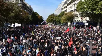 Paris'te Çalışma Yasası Reformu Protesto Edildi