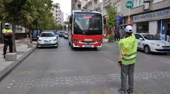 Uşak'ta Okul Geçidi Görevlisi Öğrencilere Eğitim Verildi