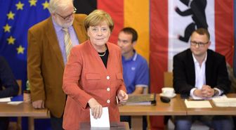 Merkel Dördüncü Kez Kazandı