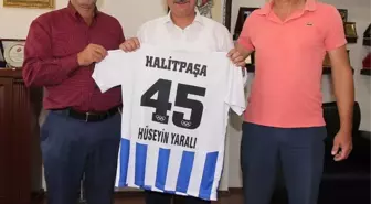 Halitpaşaspor, Başkan Yaralı'ya Forma Hediye Etti