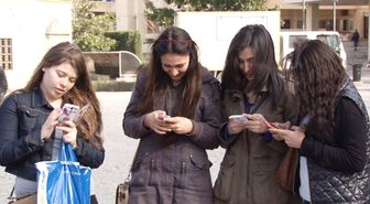 Gençlerin Yarısı Doktordan Önce İnternete Başvuruyor