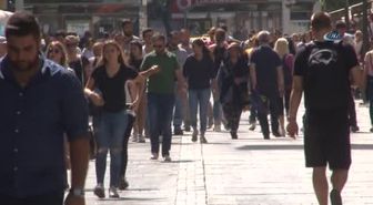 Gençlerin Yarısı Doktordan Önce İnternete Başvuruyor