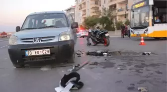 Motosiklet, Hafif Ticari Araçla Çarıştı; 2 Ölü