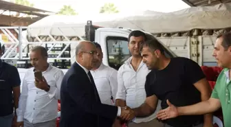 Vali Demirtaş, Yaş Sebze ve Meyve Hali Esnafını Ziyaret Etti