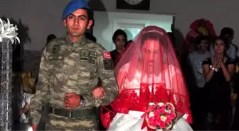 Uzman Çavuş, Düğününde Kamuflajlarını Çekip Gelini Koluna Taktı