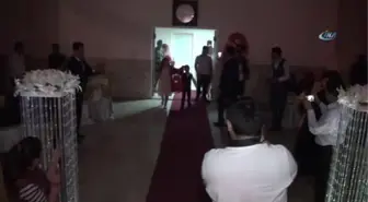 Uzman Çavuş Kendi Düğününe Askeri Üniforma ile Geldi